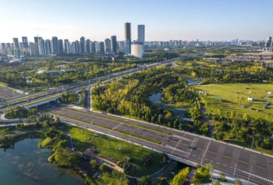 三场城市运动 ，唤醒卓越成都最Young的态度