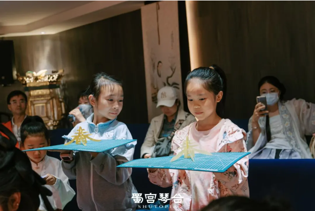 1728356837735277.png “国风文化科普体验及宣传活动”第十一场科普体验《纸艺绘心·刻影华夏》雅集于蜀宫琴台圆满举办