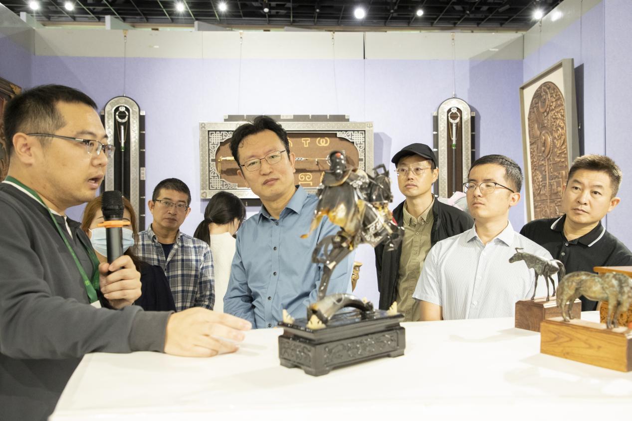 国家艺术基金2025年度传播交流推广资助项目——《共铸中华:内蒙古特色工艺美术作品巡展》成都站隆重开幕