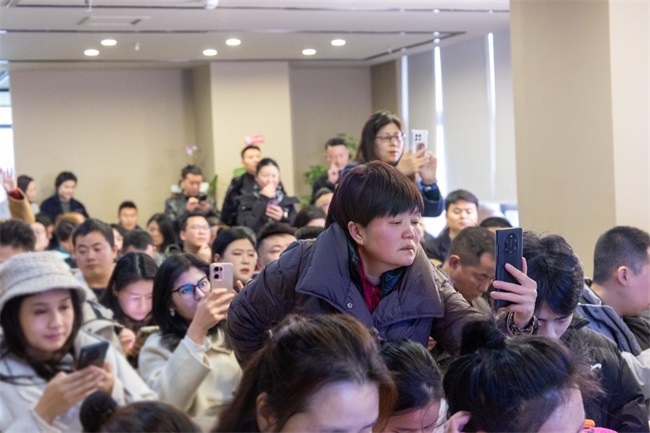 重庆成功举办AI赋能千行万企，签署多项战略合作，共绘智能商业新图景