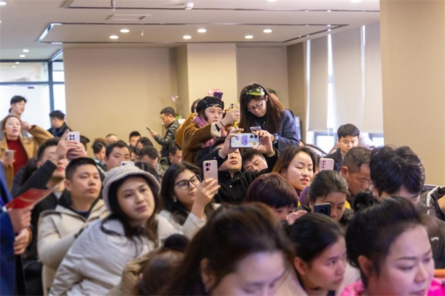 重庆成功举办AI赋能千行万企，签署多项战略合作，共绘智能商业新图景