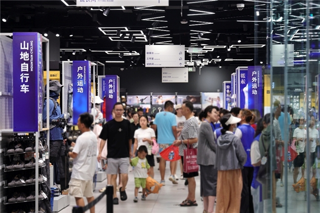 迪卡侬成都首家新型门店落地滨江天街，持续深化城市运动生活布局